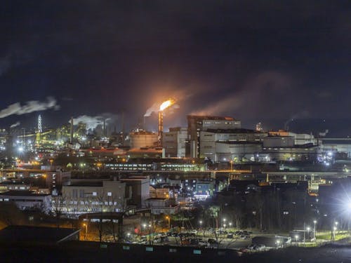 ▲ものづくりのまちの工場夜景