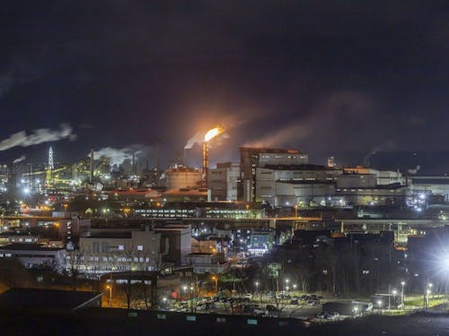 ▲ものづくりのまちの工場夜景