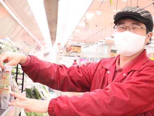 スーパーの品出し。この他にも様々な仕事が存在する。