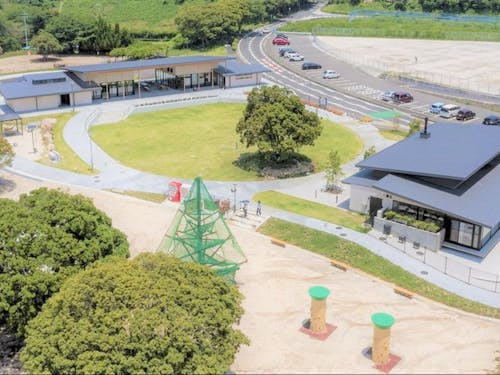 ファミリー遊園『蜂ヶ峯総合公園』内のBee+(ビープラス)