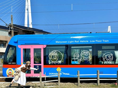 ドラえもんトラムと一緒に写真を撮ろう!