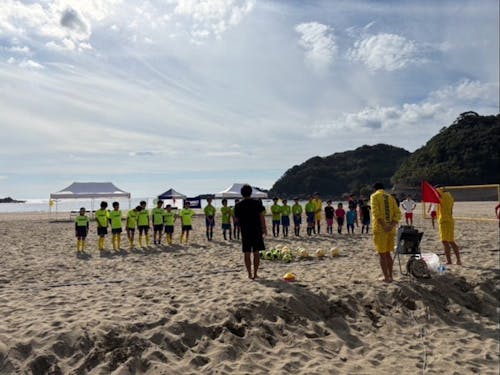 2024年11月に白浜で開催されたビーチサッカー大会の様子