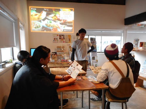 こちらも視察の様子。 地域課題をどのように解決していくのか 現場で学びます。