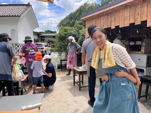 地域の子供たちとのピザ作りの様子