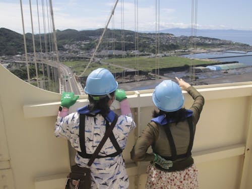 ▲白鳥大橋主塔登頂クルーズ体験の様子