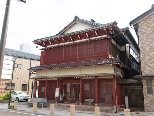 かつて芸妓さんが踊りや三味線の稽古に使っていた「芸妓検番」