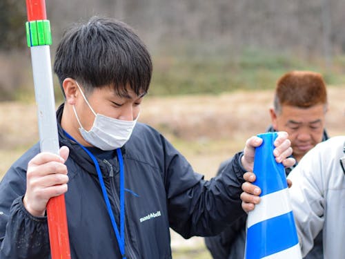 環境点検中。業者さんも手伝ってくれてます。