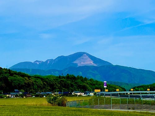 北部方面から撮影した伊吹山