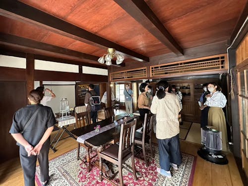 前回ホリデー:古民家を改装して、オリジナル商品を製作販売しているお宅を見学