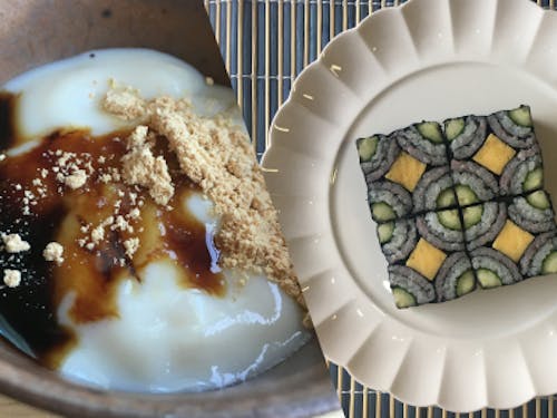 玄米粉ムースと飾り巻きずし