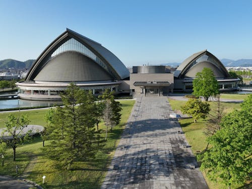 「世界の美しいコンサート・ホール」に選ばれたハーモニーホールに自席を用意します。