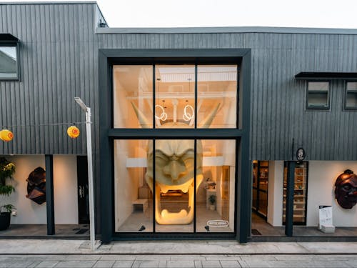 関係人口創出事業のほか、琴平町内の商店街開発事業も行っています。