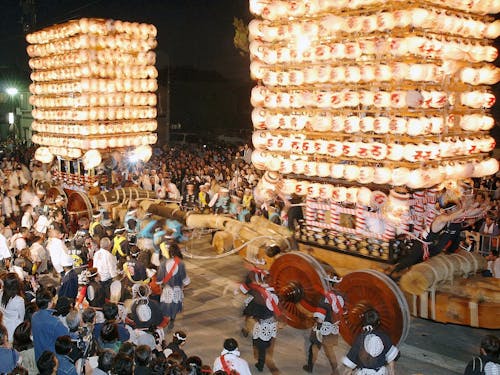 江戸時代から続く伏木曳山祭「けんか山」