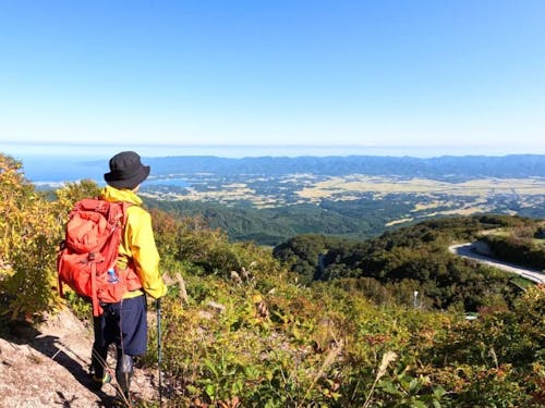 島の北側の山々で絶景ハイキング