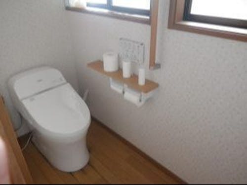 トイレは改修済みで下水道接続済み。