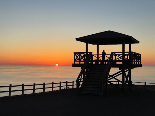 仕事終わりにこの夕日が見れます...！