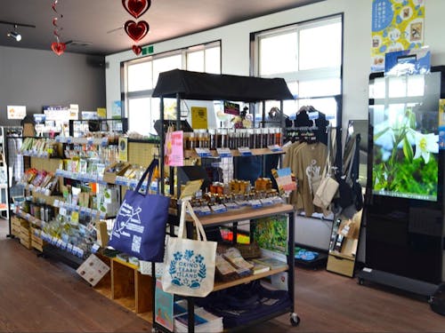 「エラブココ」内の特産品・おみやげ販売コーナー