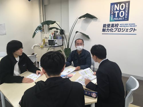 総探の授業で地域の方にインタビュー