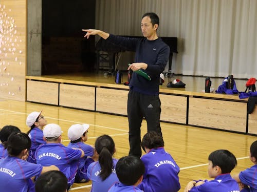 放課後の運動教室では、運動が苦手な子も楽しんでスポーツに取り組んでいます