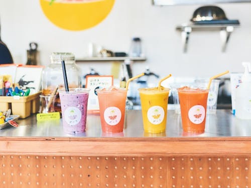 鳥取駅前で展開されているジューススタンド。行列ができるほどの人気です。