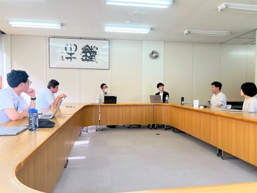 課内メンバーでの企画会議の様子