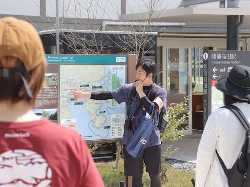 震災遺構のパークガイドの様子