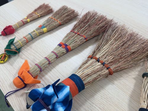 伝統製法で受け継がれている「槇島ほうき」づくり体験で、庄内の文化に触れる