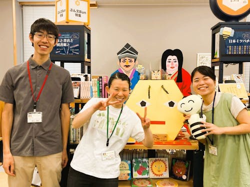 左から「時おこす司書」「飛び出す司書」「エディトリアル司書」