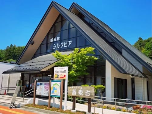 お土産もグルメも楽しめる交流スポット