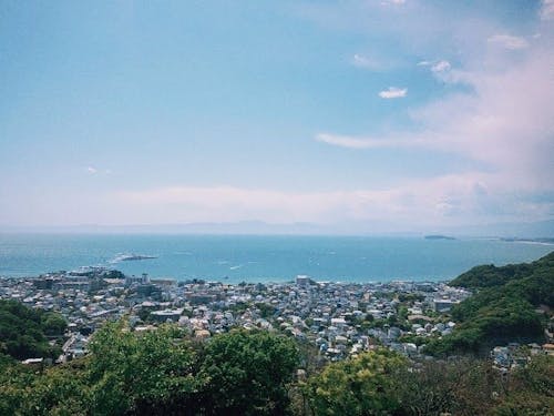 海と山に包まれて暮らす町。
