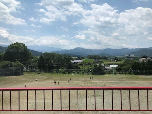 モデル地域「手良(てら)」の風景、手良小から中央・南アルプスの横顔が望めます