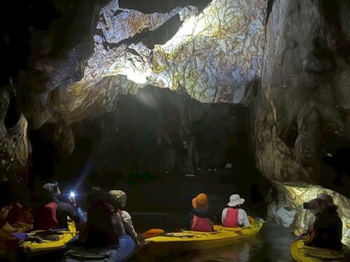 研修中、シーカヤック体験の様子