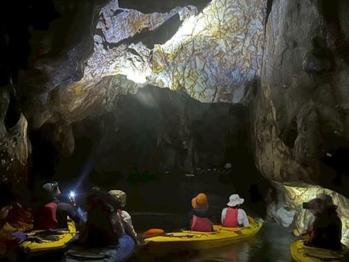 研修中、シーカヤック体験の様子