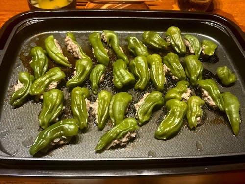 ピーマンが豊作でピーマンの肉詰めパーティを🫑写真が映えてなくてすみません
