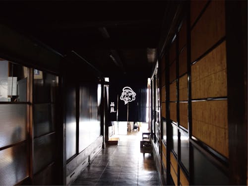 恵比寿様の笑顔のシンボルは創業以来受け継がれてきた初代の想いが詰まって