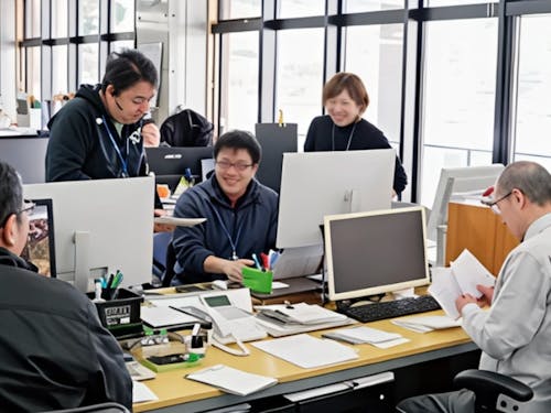 海士町役場で働く様子