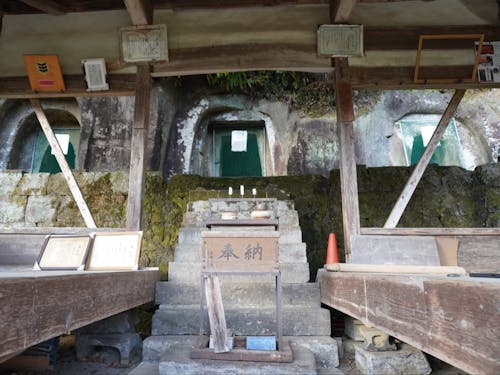 石貫穴観音横穴の保全に向け、玉名市文化課と会話を進めています