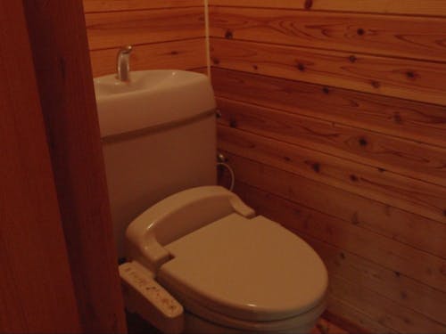 お手洗いなどの排水は浄化槽に接続済み。