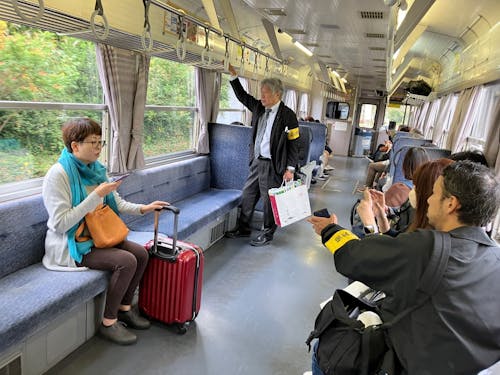 特別な機材をそろえる必要はなく、スマホ1台で撮影・編集できる内容を学びます。