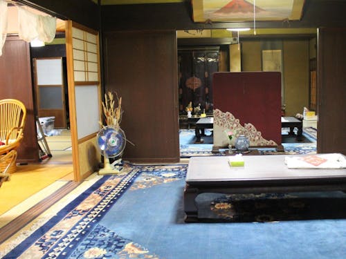 落ち着いた室内