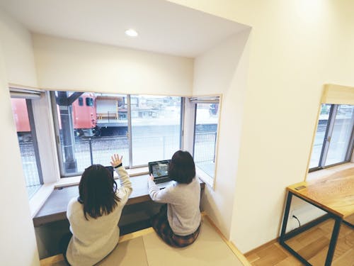 wifiやモニター完備のお試し暮らし住宅。現役の駅舎をリノベした#さんちゃんち