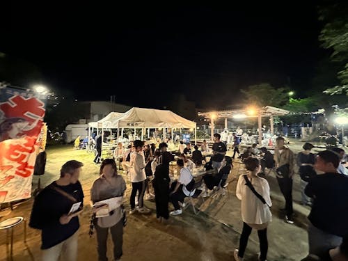 「こつまみバル」屋外ブースの様子。キッチンカーや周辺地域の飲食店も参加できる。