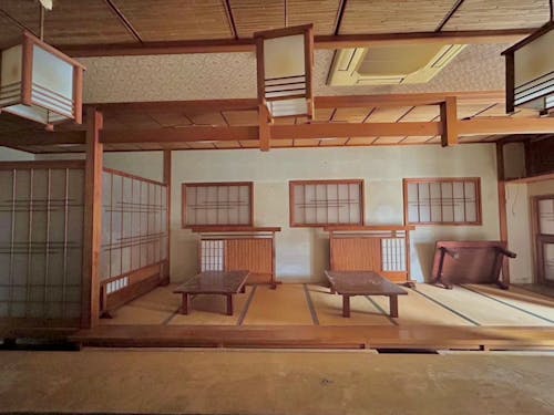 昭和の面影を残す店内。ここにまた灯りがともったらどんなに素敵だろうか。