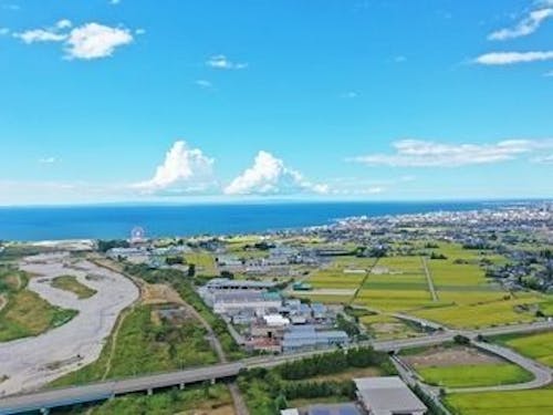 早月緑地からみた魚津市