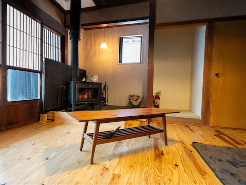 昼食は近くのお試し暮らしの宿 紲yaで