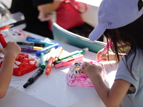 鬼のお面に色を塗る体験もあります。参加して自分だけの鬼をぜひ作ってみてください。