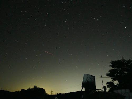 写真では伝えきれない満点の星空！ぜひ現地で体験してください。