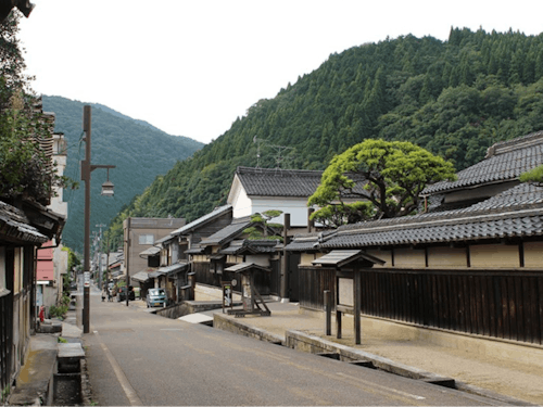 歴史の重なりを感じられる智頭宿