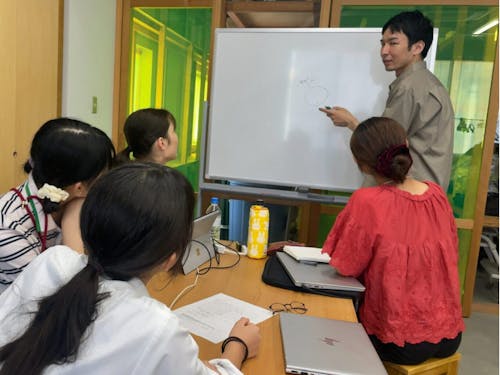 高校生と放課後に探究活動をしています