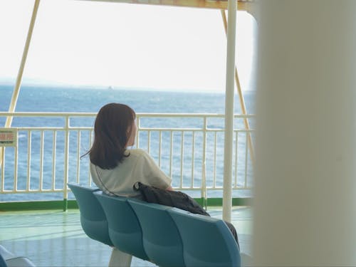 本土からは3時間ほどフェリーに乗って移動します。